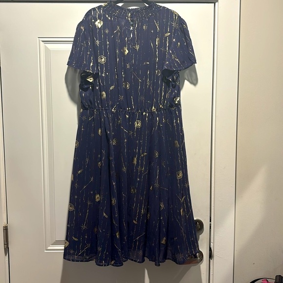 Torrid x Harry Potter WB Flutter Sleeve Dress Size 2 18/20 - Picture 7 of 8
